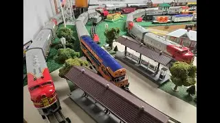 Running classic Postwar Lionel engines pulling 2500 series aluminum passenger cars. #lionel #train