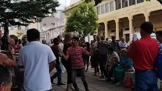 Un poco m&aacute;s en la plaza Libertad my gente linda por fa su link