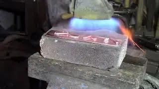 Tecnica decorativa diffusione a caldo argento su rame.