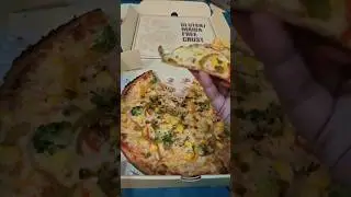 #yummybee pizza's gluten free farmhouse & four cheese  ( mozzarella cheddar scammorzza and feta)