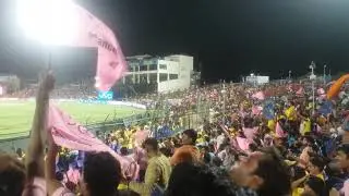 Crowd dancing on 