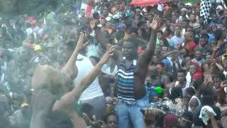 Raram no limit nan sodo, fas a fas b&egrave;l mwayen rara.