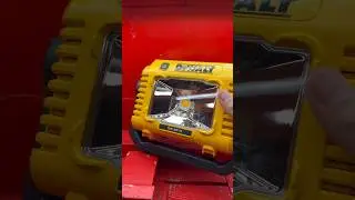 DeWALT DCL077 remote light 💡