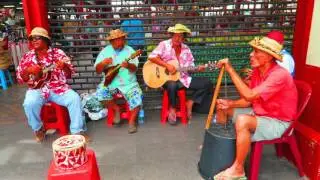 PAPEETE MARKET IN TAHITI - Live Music