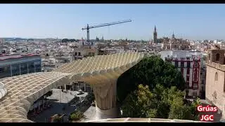 Gr&uacute;a Torre METALBO M5010 trabajando en la Plaza de la Encarnaci&oacute;n (Sevilla)