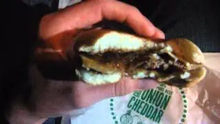 McDonalds &mdash; Бургер с жареным луком и сыром чеддер &mdash; обзор фастфуда