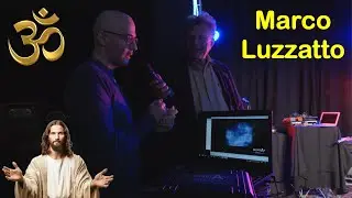 Marco Luzzatto fotografa le anime presenti durante l'OM, la Preghiera per la Pace 9.12.24
