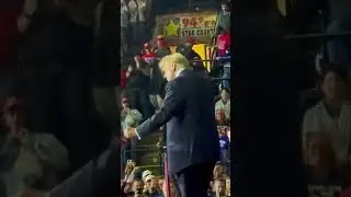 🇺🇸 Donald Trump joyful dance at rally in Salem, Virginia (Nov 02, 2024)