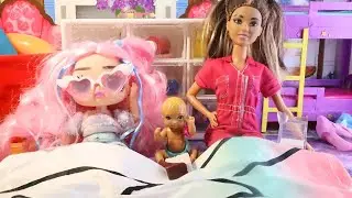 Earthquake CHAOS! 🌍😱 Barbie Family Runs for Snacks & Blankets!