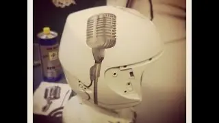 Airbrushing on helmet ( paasche vision ) AEROGRAFIA