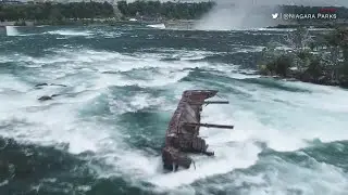 Niagara Falls barge moves after 101 years