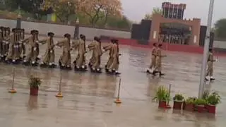 Prade qasid 24 Pak army enjoying in rainy day