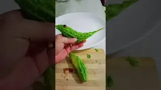 Carving a flying bird out of bitter melon#Shorts