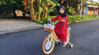 Senangnya Nayla Naik Sepeda Baru Kado Ulang Tahun