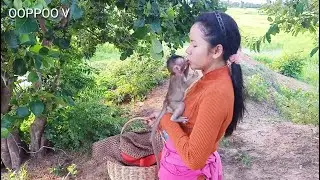 sweet mom  & daughter , Janny eating sour fruit with mommy
