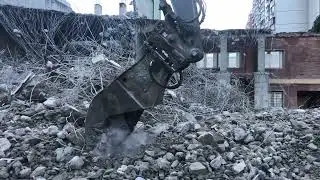 Arden crusher BBH800 with a an automatic quick hitch OilQuick