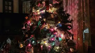 Real life christmas tree decor. Non-influencer #christmastree #christmasdecor #reallife #influencer 