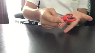 INCROYABLE TRICK!!!!! Comment faire saute un hand spinner de doigt en doigt -SPNGTV