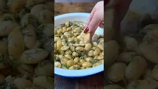 Day 7 of 12 Days of Greekmas 🇬🇷🎄✨ GIGANTES SKORDATI 😮&zwj;💨 #beans #greekfood #christmas