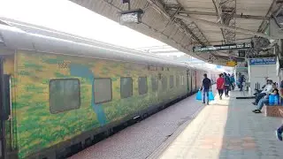 22893 Sainagar Shirdi-Howrah SF Express arrives Rourkela#train#railway#rourkela#youtube#trending#yt