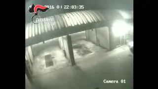 Spaccata a Novedrate: tenta di sfondare una porta con una Panda