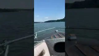 198Hp Dixie ski boat on lake Norman