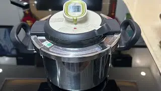Tfal 6L pressure cooker with pressure gauge and steamer basket, excellent condition, price: 2.4 m...