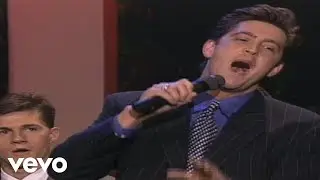 Bill & Gloria Gaither - The World Is Not My Home [Live] ft. Candy Hemphill Christmas, Ernie Haase