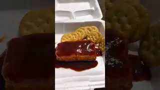 Rico aperitivo Queso Philadelphia con mermelada de fresa y chile chipotle al gusto!