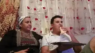 كي تلمحلك أمك عالعرس و تحب تفرح بيك ...