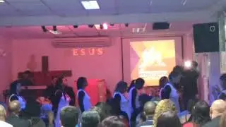 Mulheres dan&ccedil;ando com prop&oacute;sito