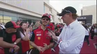 MOTOGP 2025 (QATAR) - SANDRO DONATO GROSSO INTERVISTA FRANCESCO BAGNAIA DURANTE LA HERO WALK