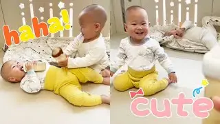 Brother, we should toast with our milk too!#cutebaby#funny#twins