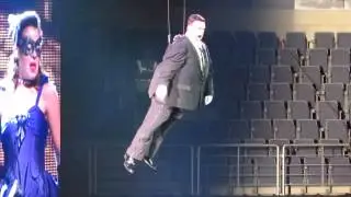 Robbie Williams No one loves a fat pop star SWINGS BOTH WAYS Tour 26.04.2014 Prag