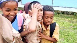 Simulasi Bencana Alam Gempa Bumi 5,4 SR menguncang SD INPRES  PARYEM