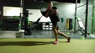 Landmine curtsy lunge