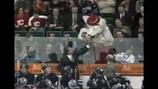 Craig MacTavish vs. Harvey the Hound