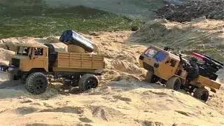 Oshkosh Hemtt und Gaz 66 im W&uuml;stensand ,Oshkosh Hemtt and Gaz 66 in the desert sand