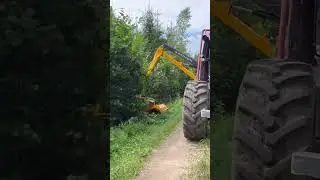 Valtra T175 & Kronos Extendo 610 &ndash; Roadside & Ditch Brush & Grass Mulching (Front View / Finish)