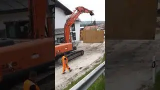 Hitachi RaupenBagger ZAXIS, Kanal St&uuml;tzschalung Transport & Installation, Road Construction Germany