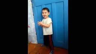 Прикол драка малышей😂😂😂
