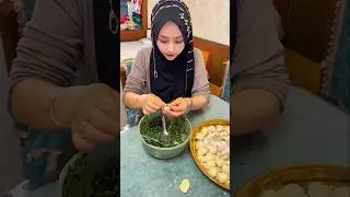 Chinese Muslim women prepare Eid al-Fitr food #food #eid #Halal food