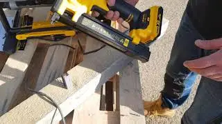 DeWALT DCN701N 18V XR - zszywacz do przewod&oacute;w i kabli