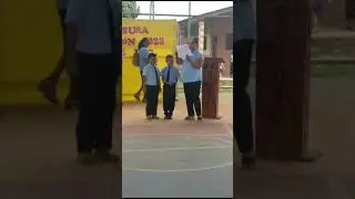 MANUKITO RECIBIENDO SU CERTIFICADO DE 1er ALUMNO 13-12-23