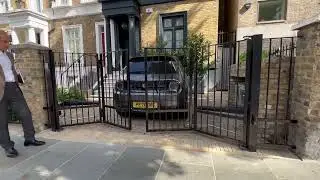 Swing bi-folding electric gate