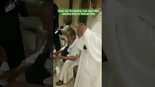 Saeen Jee Distributing Room keys after reaching hotel at Makkah Paak