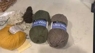 Considering color combinations: value contrast
