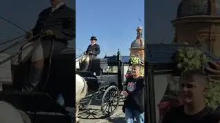 Los restos mortales de María Jiménez llega a Triana para su último adiós.