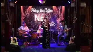 LAGI H&Aacute;T CA SĨ LAGI C,K &Aacute;O EM CHƯA MẶC MỘT ;