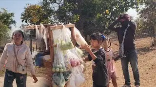 น้องหลีดแต่งตัวสวยออกมาหาวันนี้ซื้อตลาดพุ่มพวงมาขายถึงเถียงนา​